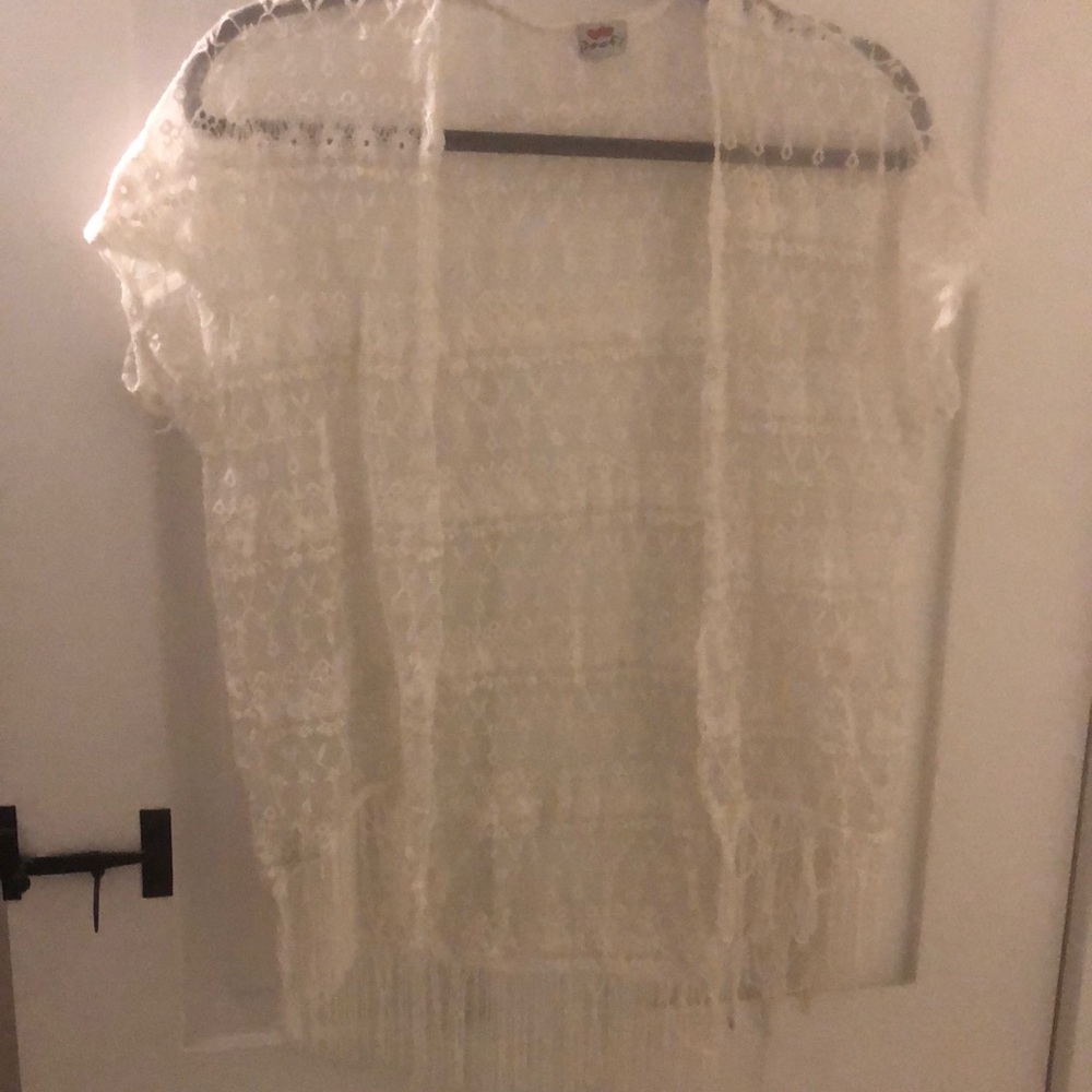 Sleeveless lace blouse